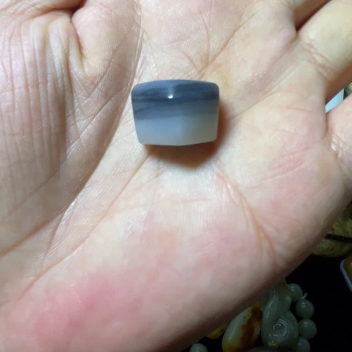 和田玉（墨玉）未镶嵌颈饰