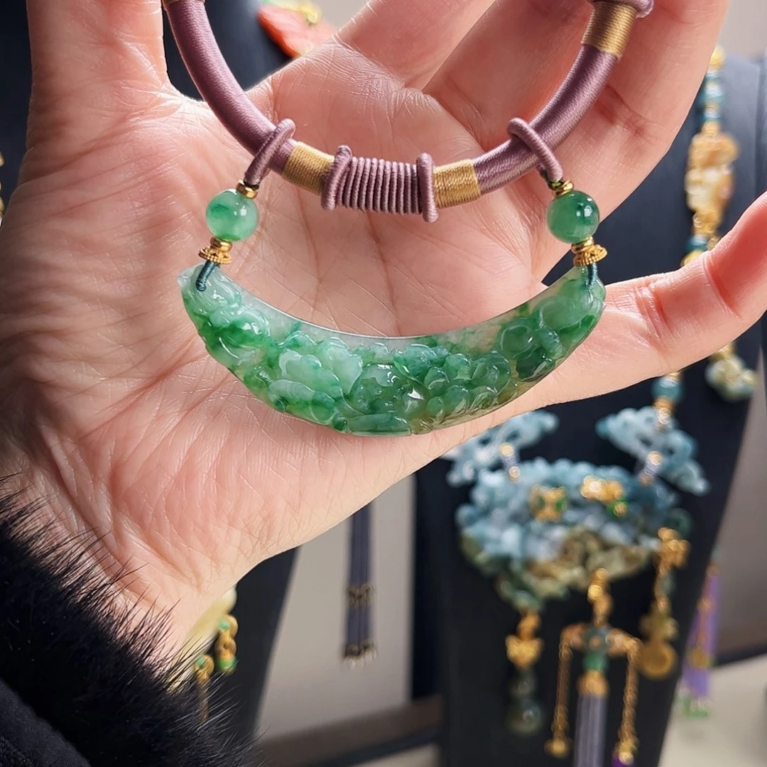 【闪购商品】翡翠吊坠(赠链)未镶嵌福利