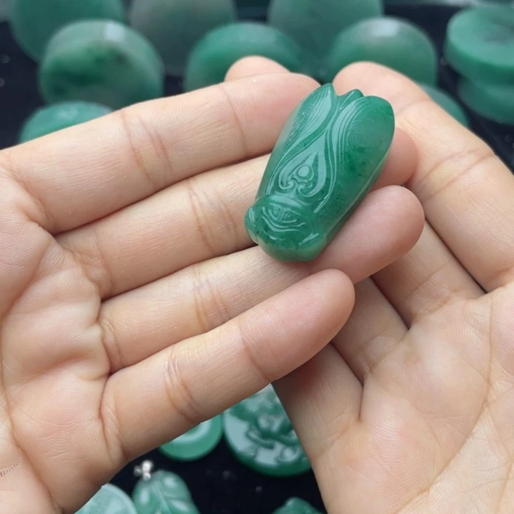 石英质玉颈饰未镶嵌