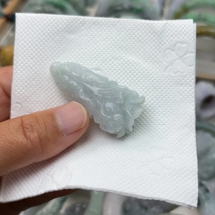 翡翠未镶嵌颈饰白菜