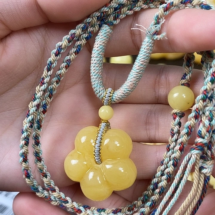 裸石琥珀未镶嵌小花吊坠