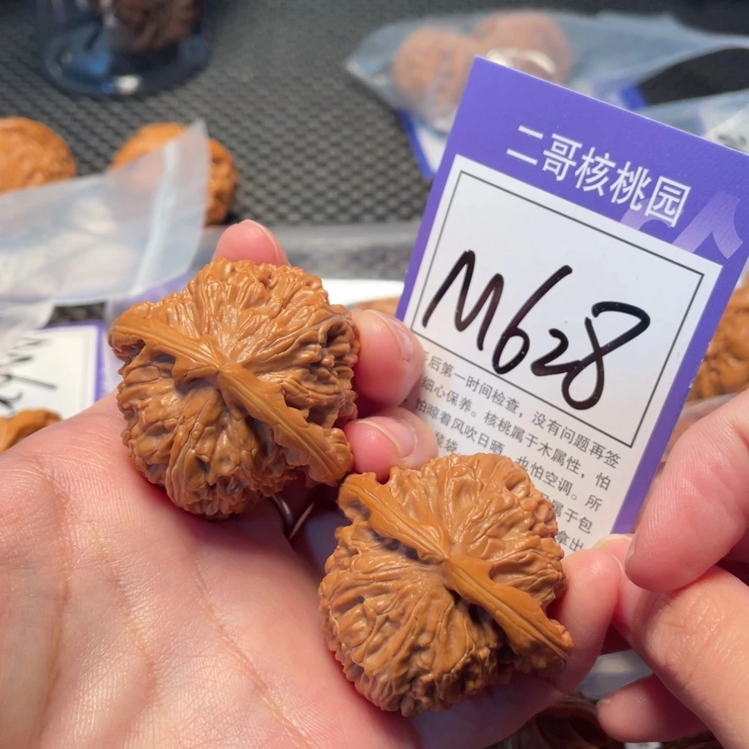 文玩核桃把件M628号白狮子42