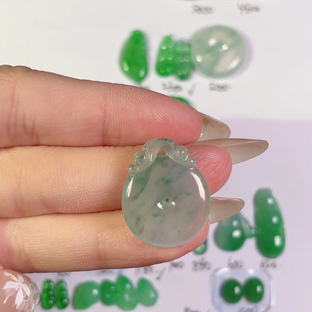 翡翠未镶嵌颈饰裸石