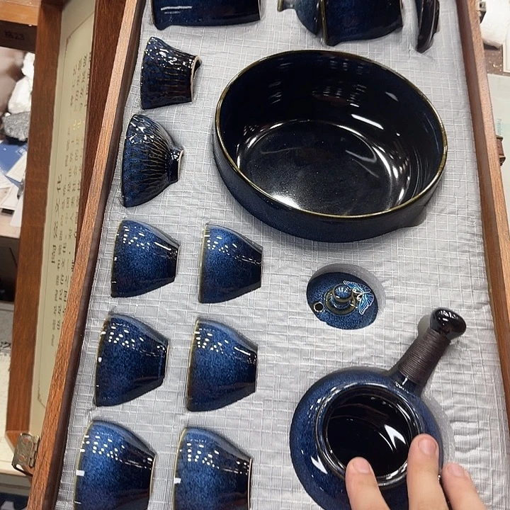 孤品茶具套装等。