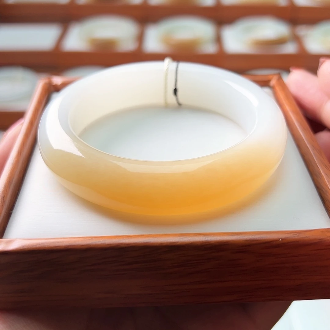 和田玉手镯未镶嵌58