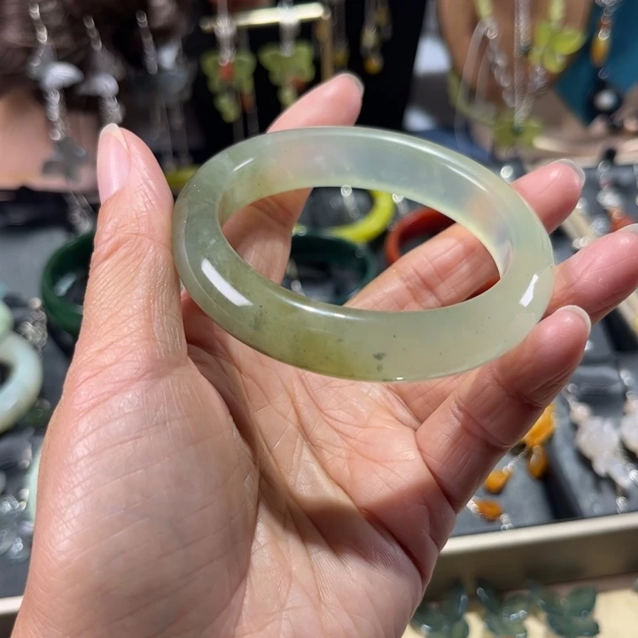 沐***༻未镶嵌蛇纹石玉手镯