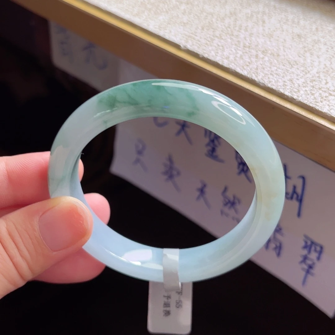 翡翠手镯未镶嵌手镯