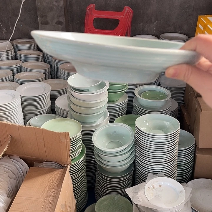 瓷片青瓷10英寸外螺纹深盘两个，微瑕包邮