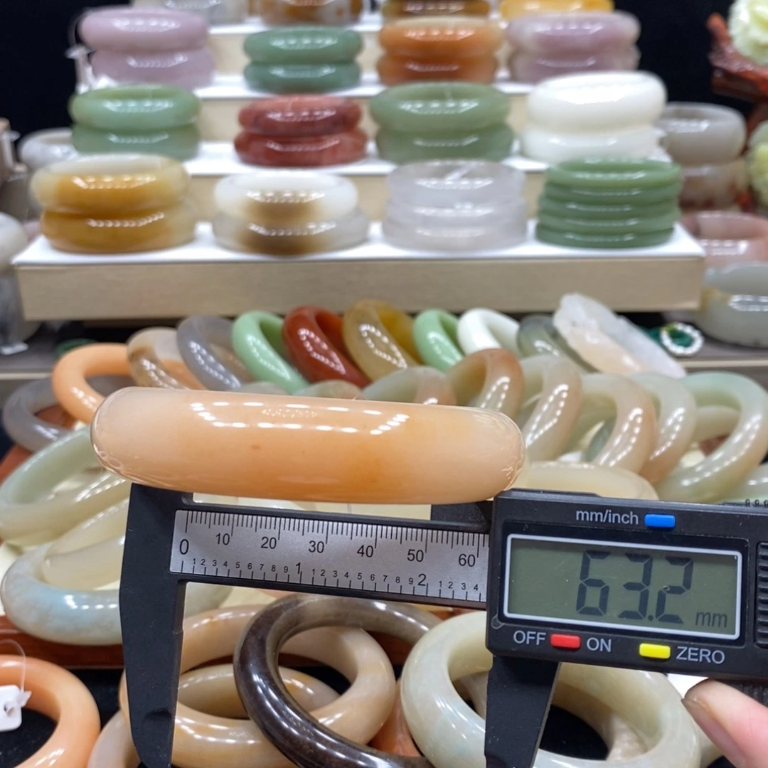石英岩玉未镶嵌珠宝半成品
