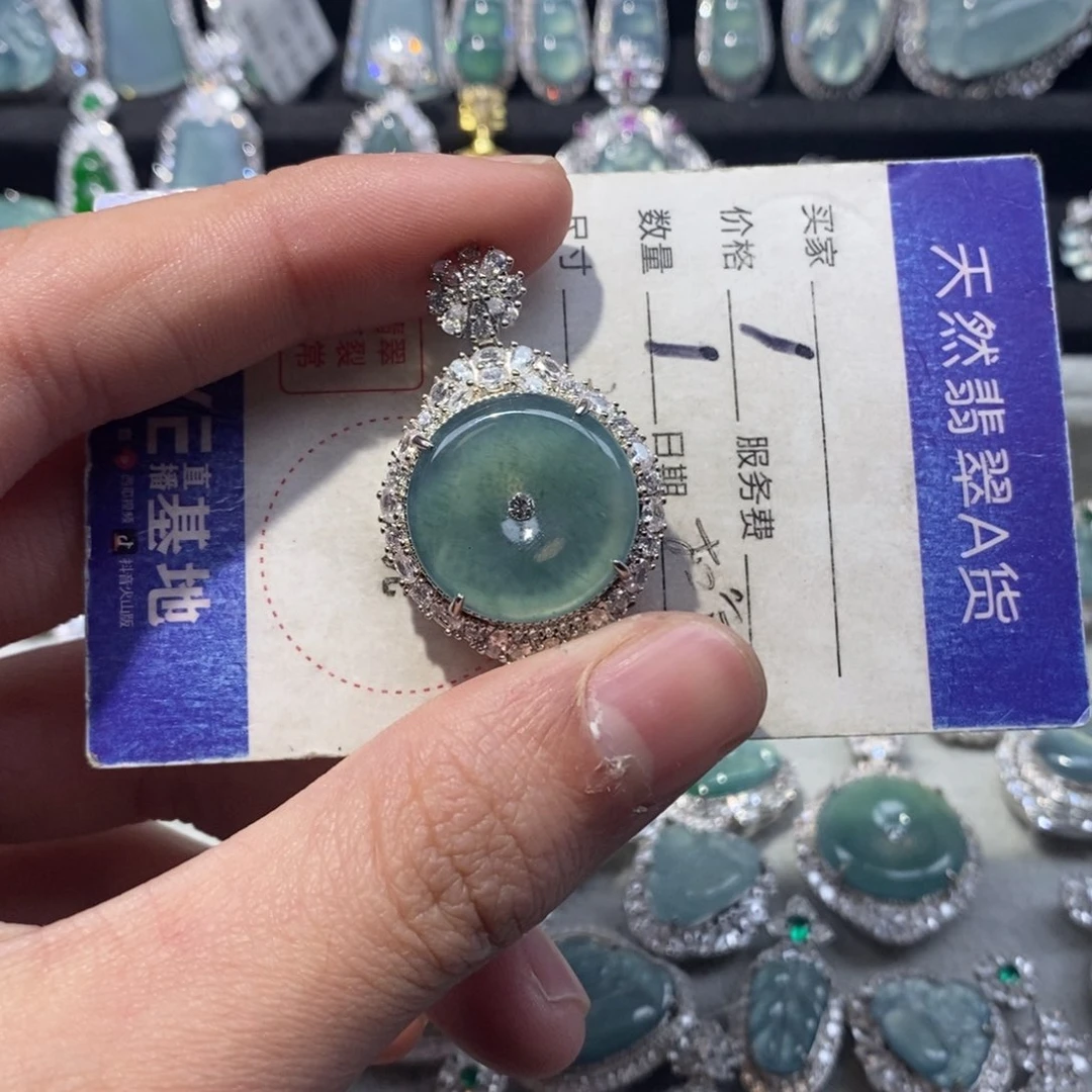 翡翠颈饰未镶嵌翡翠