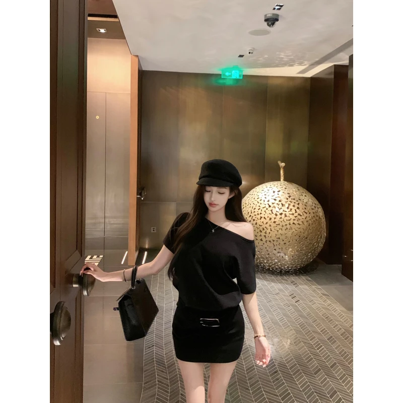 纯欲性感设计感露肩连衣裙女2025新款修身显瘦辣妹包臀短裙配腰带