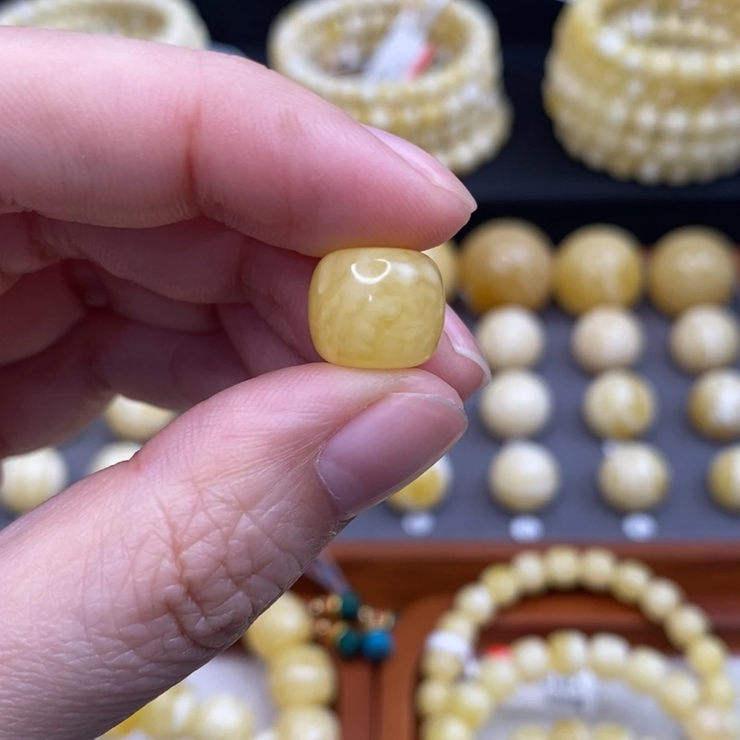 王***.蜜蜡未镶嵌珠宝奇石