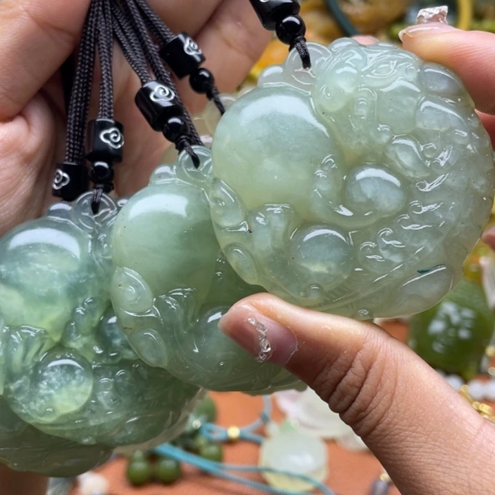 蛇纹石玉未镶嵌吊坠