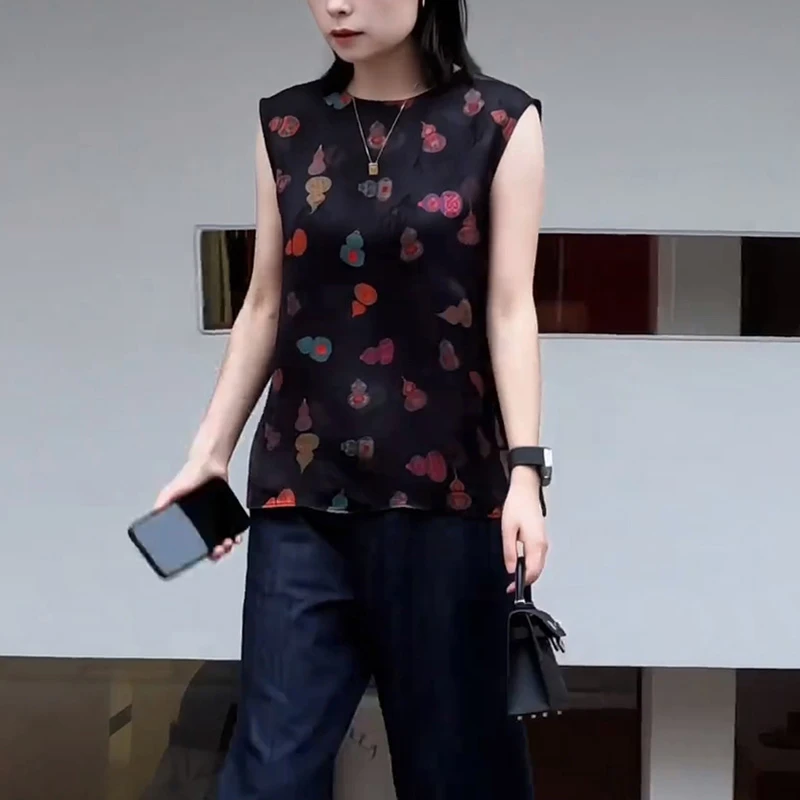 独特别致复古慵懒风2025年夏季大码女装葫芦提花圆领无袖套头衬衫