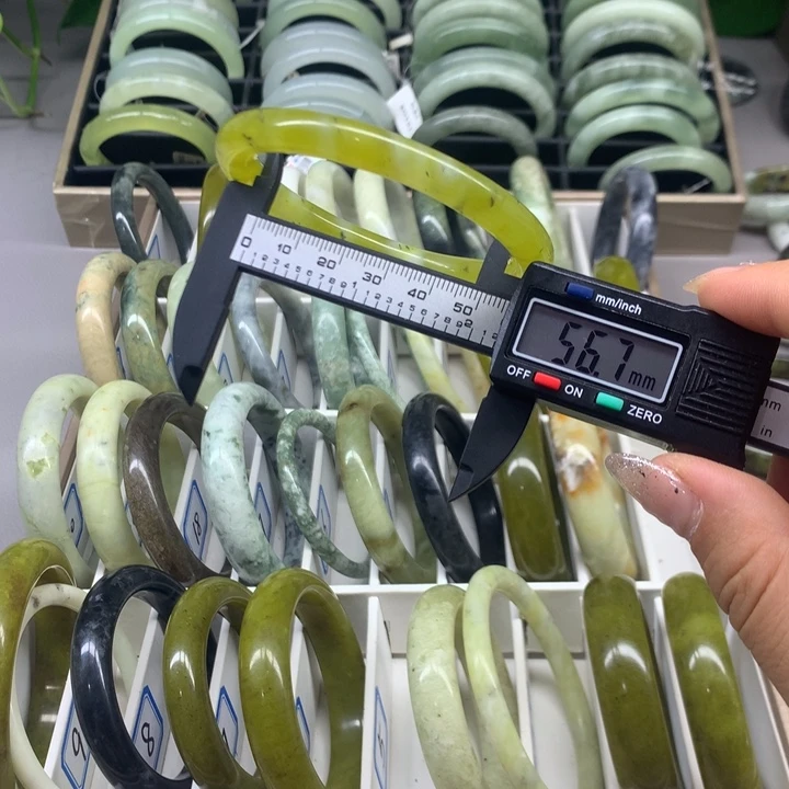 蛇纹石玉未镶嵌手镯11