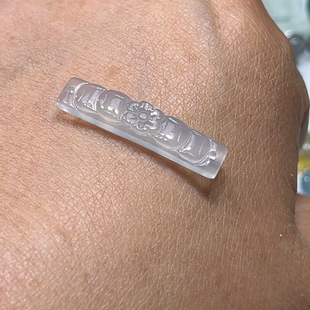 定制翡翠未镶嵌手牌