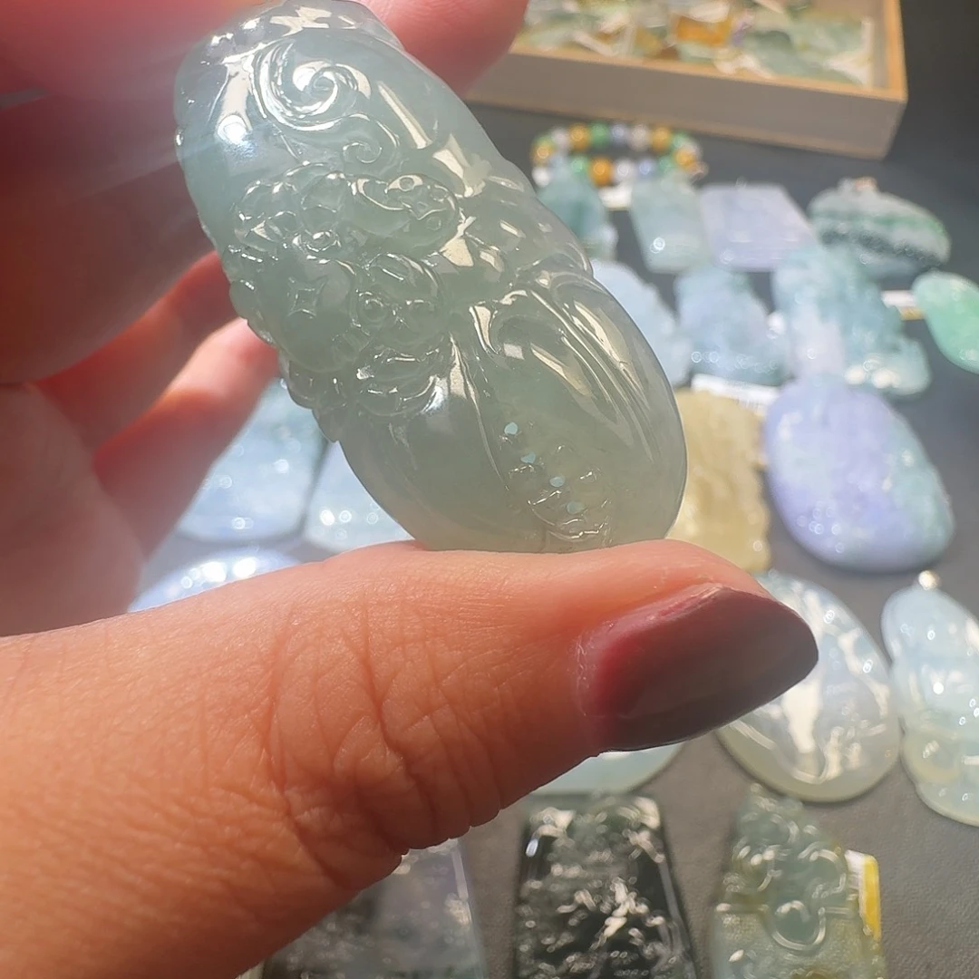 翡翠未镶嵌吊坠(赠链)
