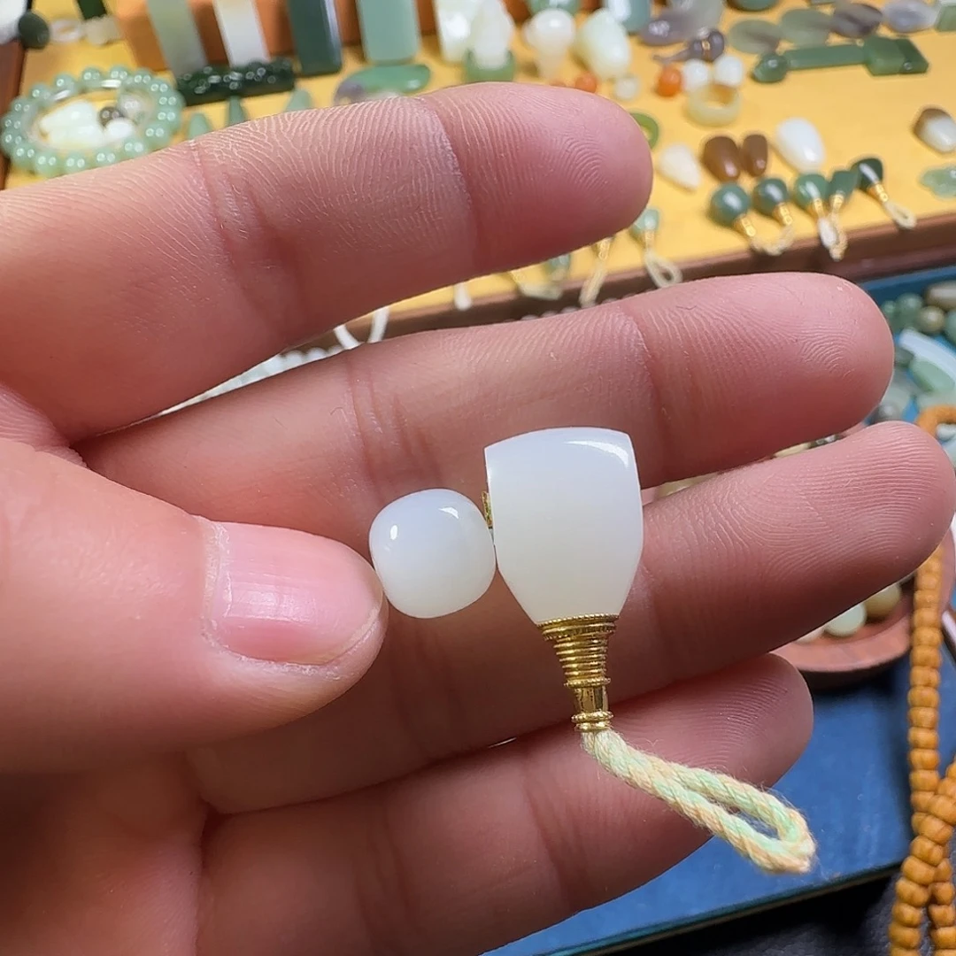 一***字和田玉未镶嵌颈饰