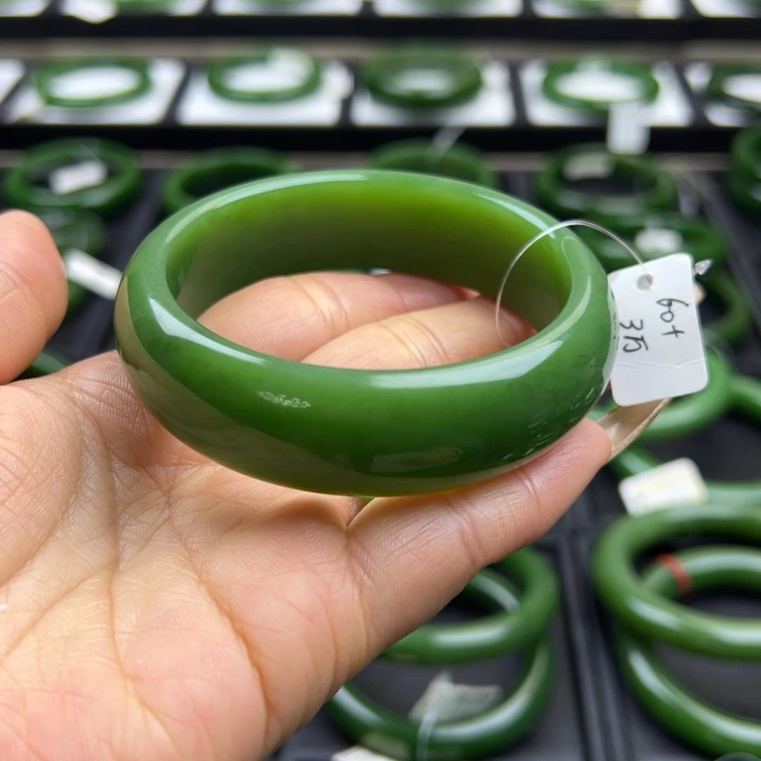 和田玉（碧玉）未镶嵌手镯