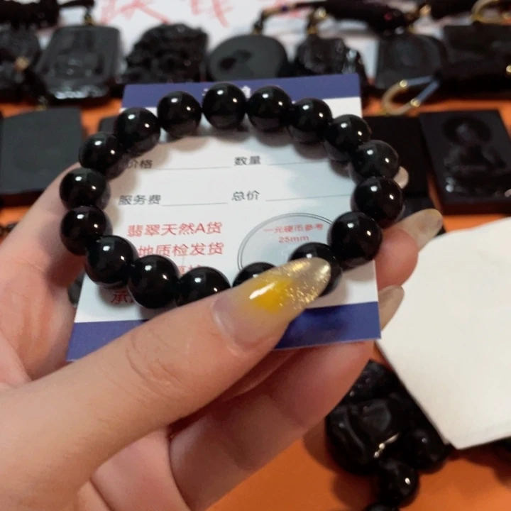 翡翠颈饰未镶嵌合*