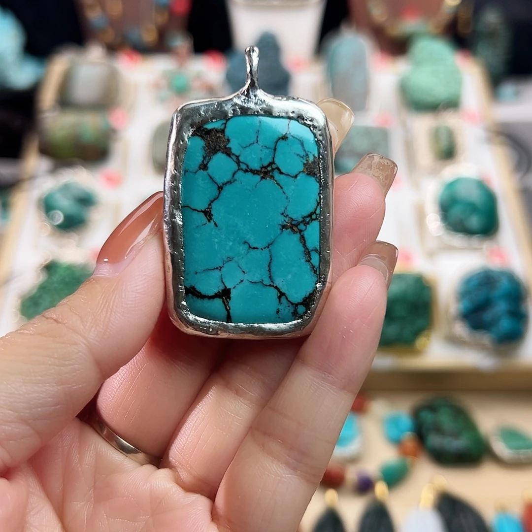 绿松石未镶嵌颈饰