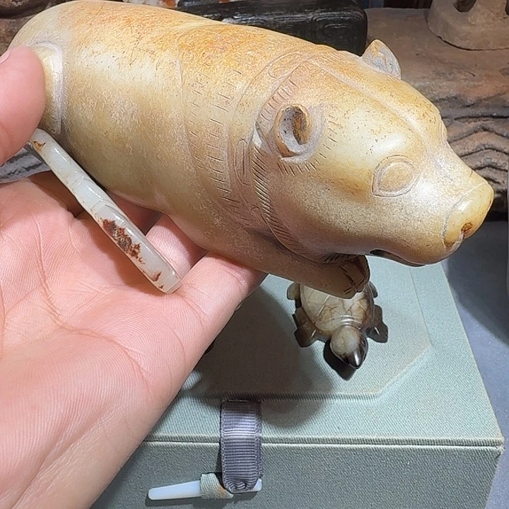 荣***堂和田玉未镶嵌颈饰