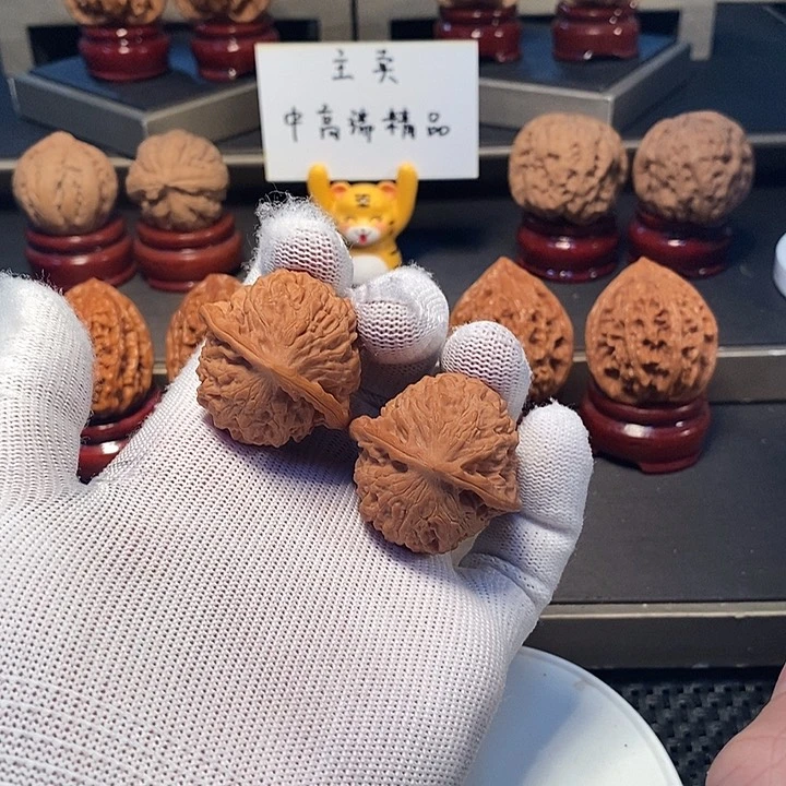 文玩核桃把件封**川金牛