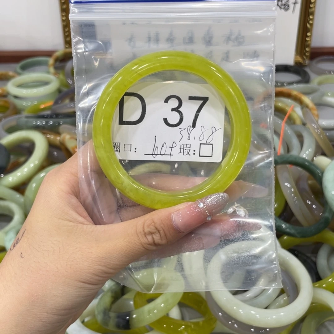 未镶嵌蛇纹石玉颈饰下****鳅