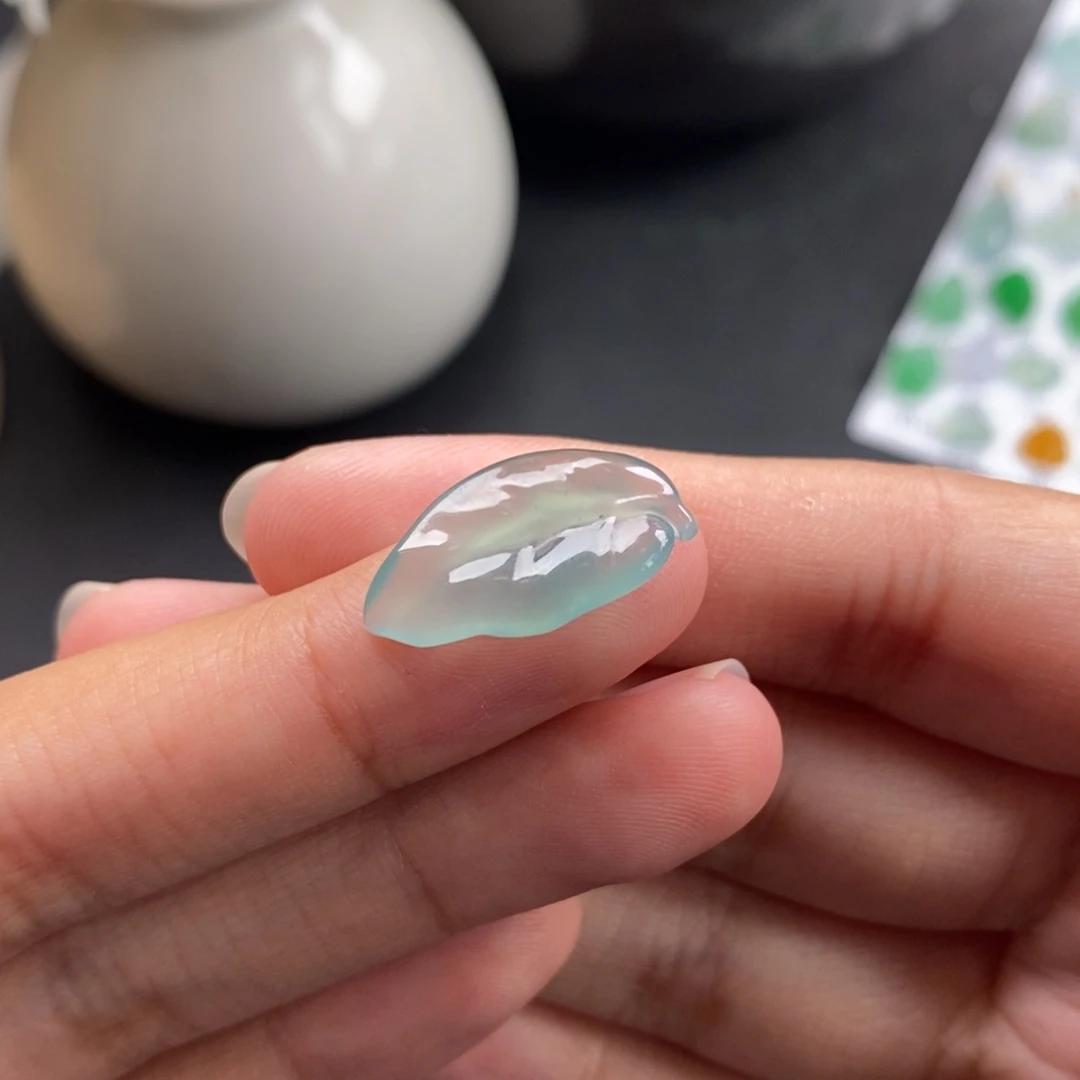 翡翠裸石冰胶随形叶子