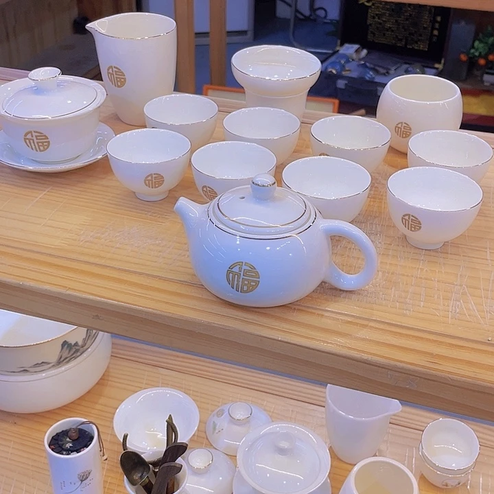 假装快乐哦看看啦啦啦啊