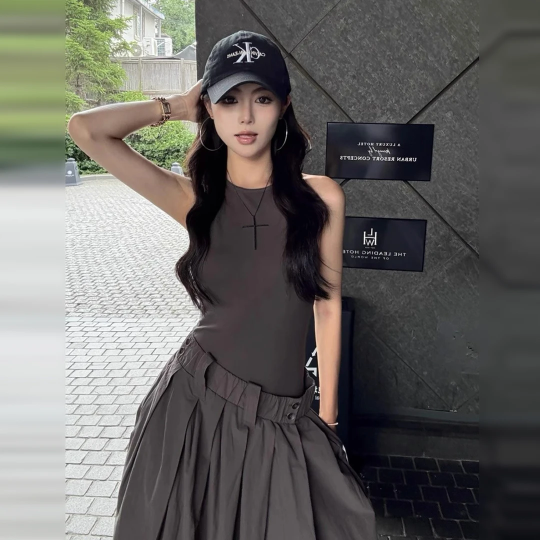 夏天巨好看假两件吊带连衣裙子女2025新款法式小众设计感a字长裙