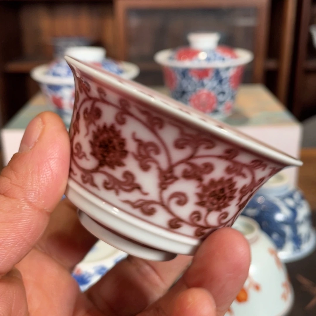 景德镇釉里红马蹄杯