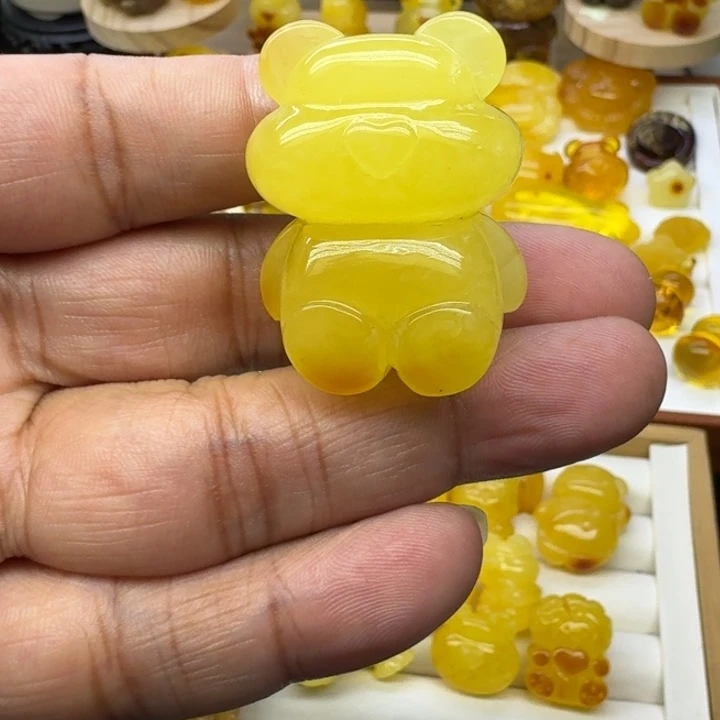 琥珀未镶嵌颈饰实蜡小熊