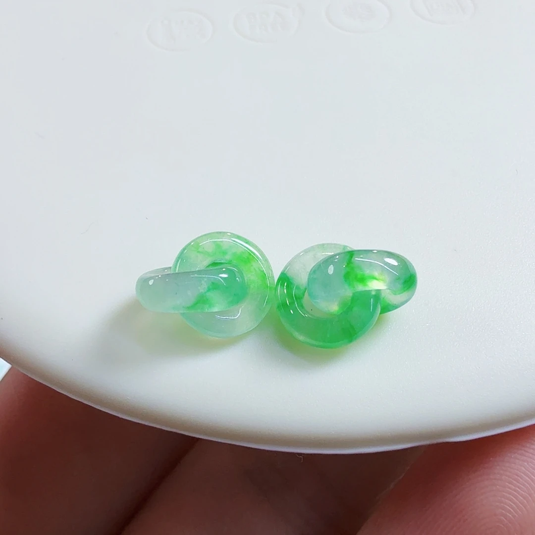 翡翠未镶嵌颈饰裸石