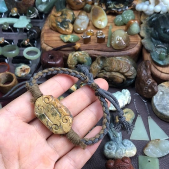 手链未镶嵌岫岩河磨玉（透闪石质玉）