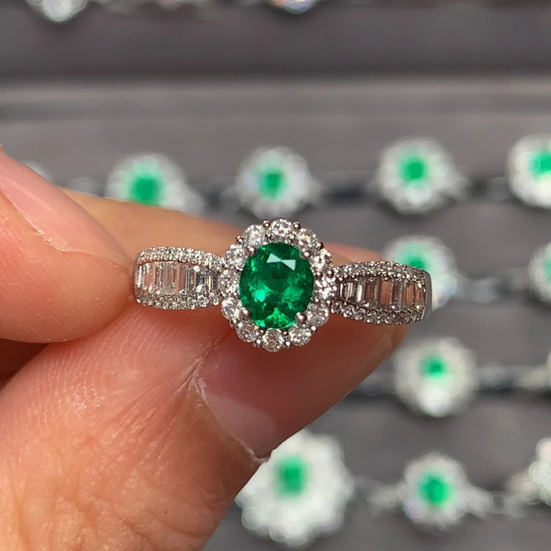 祖母绿戒指18K金镶嵌