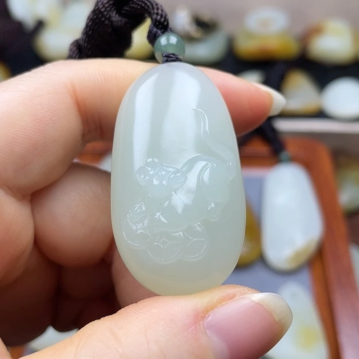 和田玉未镶嵌颈饰