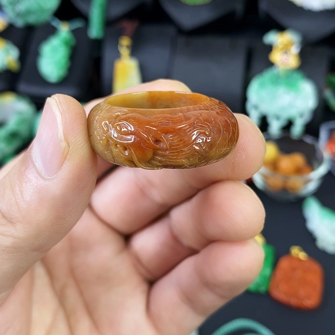 翡翠未镶嵌颈饰戒指