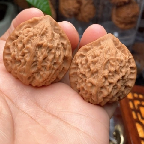 文玩核桃吊坠金牛38全品