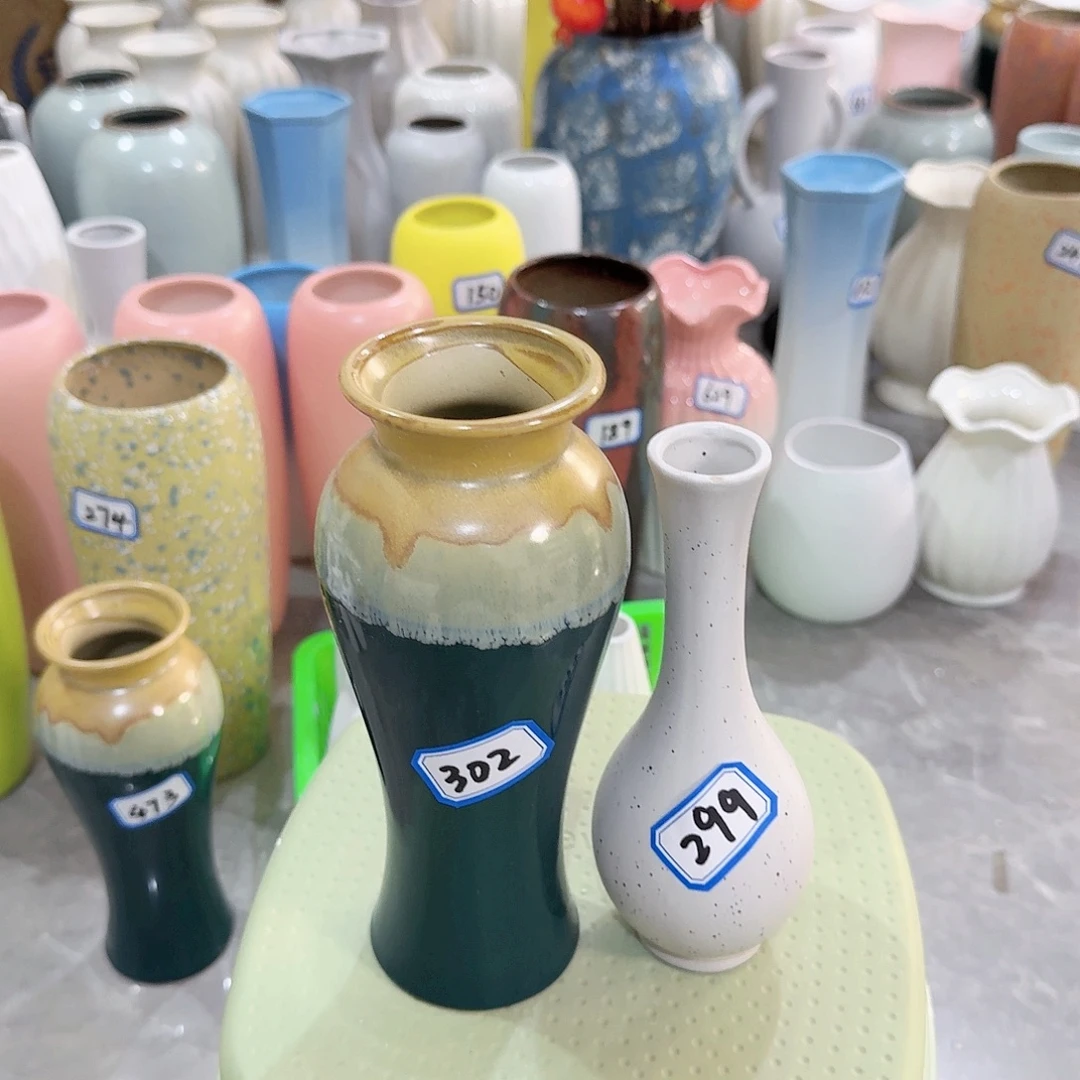 禾***店302.299号小花瓶高18.20厘米微瑕