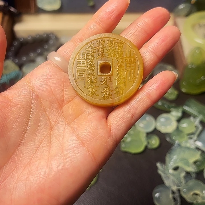 民***镇蛇纹石玉合金颈饰