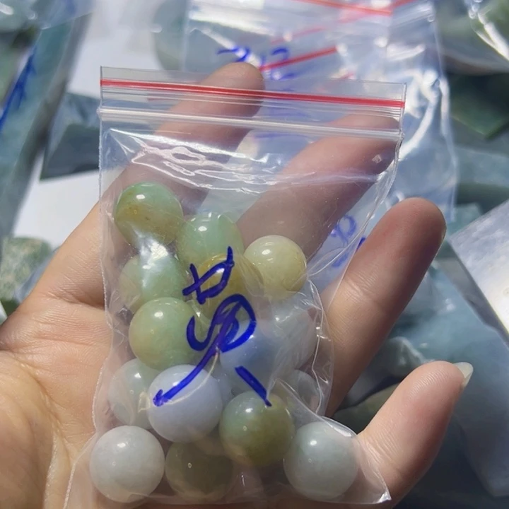 颈饰未镶嵌翡翠黄*神