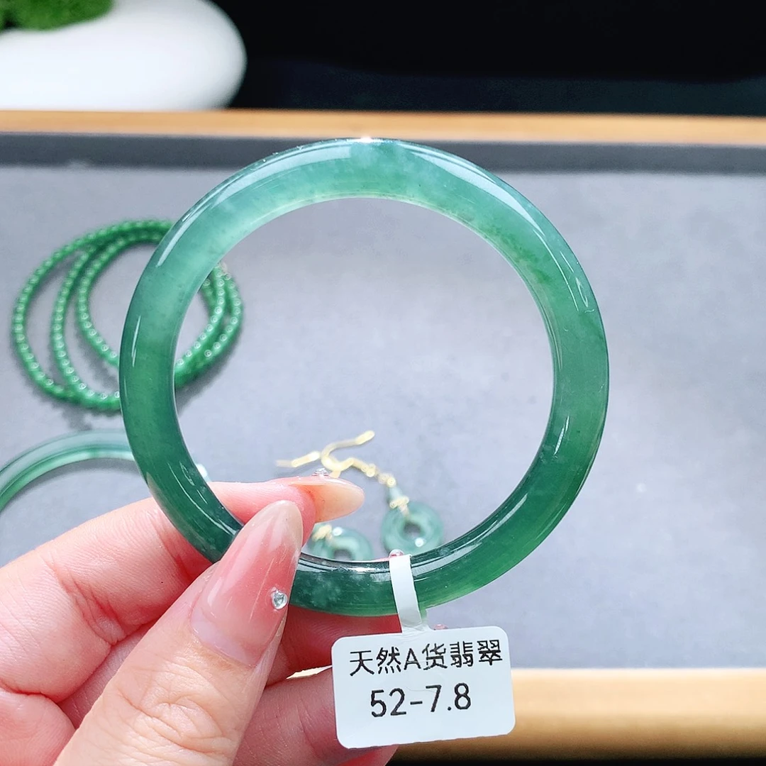 未镶嵌手镯（圆镯）翡翠