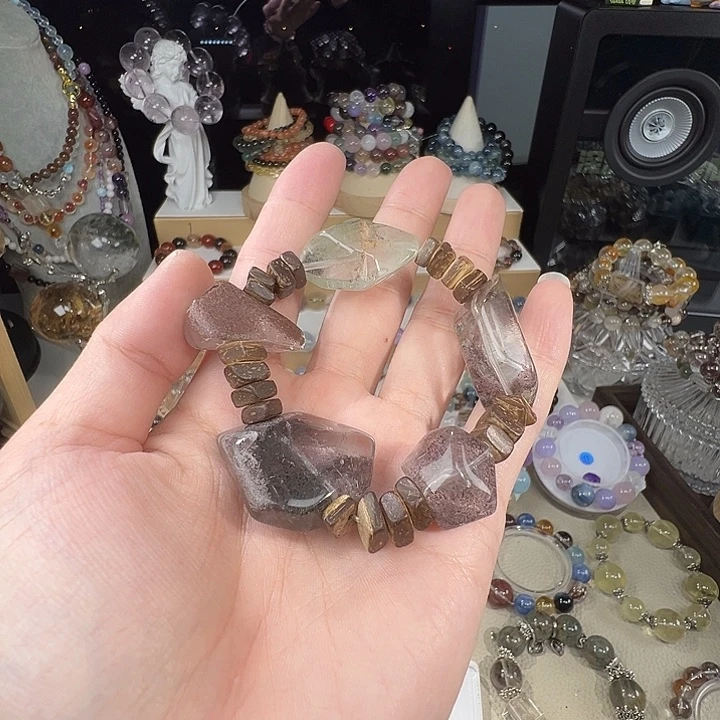 非金属幽灵随行  宠粉了