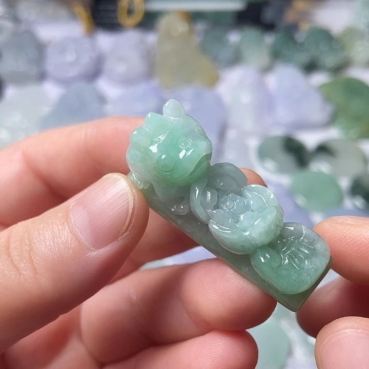 翡翠未镶嵌颈饰望子成龙