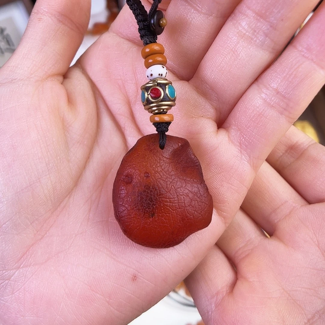 琥珀珠宝奇石未镶嵌，