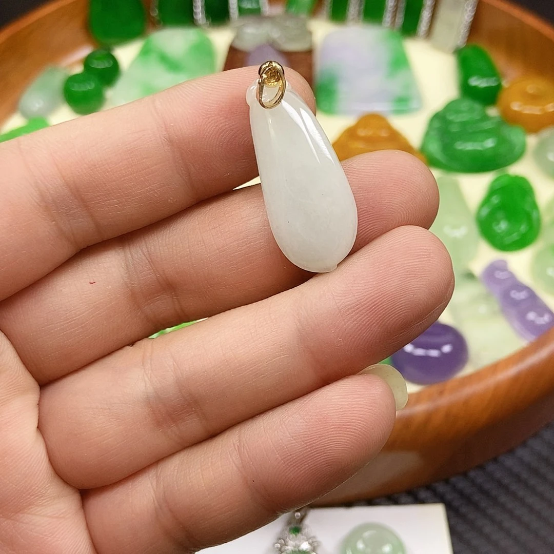 翡翠未镶嵌颈饰福瓜