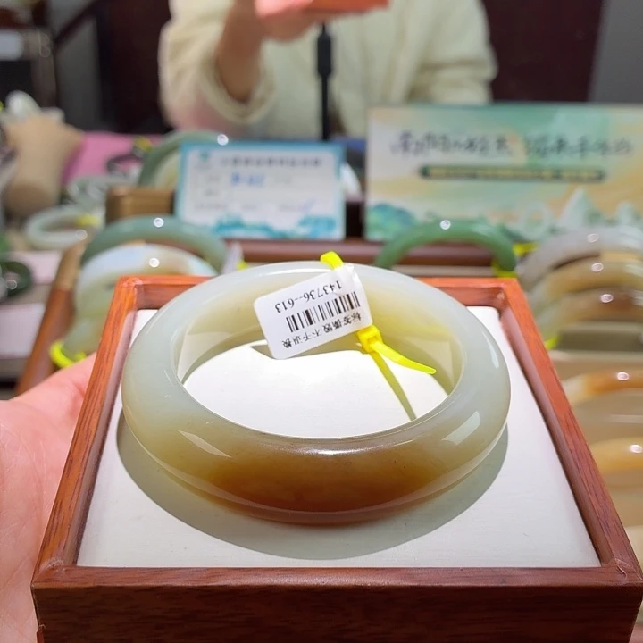 和田玉未镶嵌手镯58