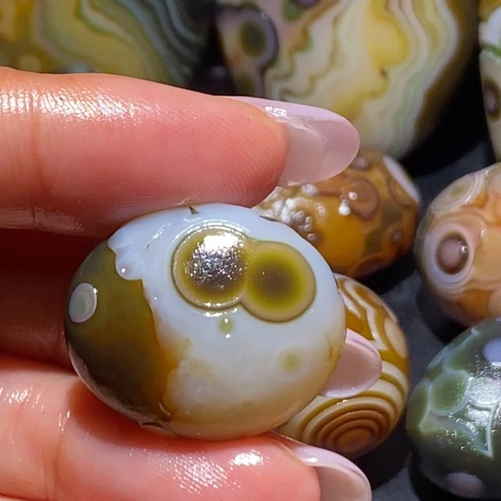 玛瑙/玉髓未镶嵌珠宝奇石52
