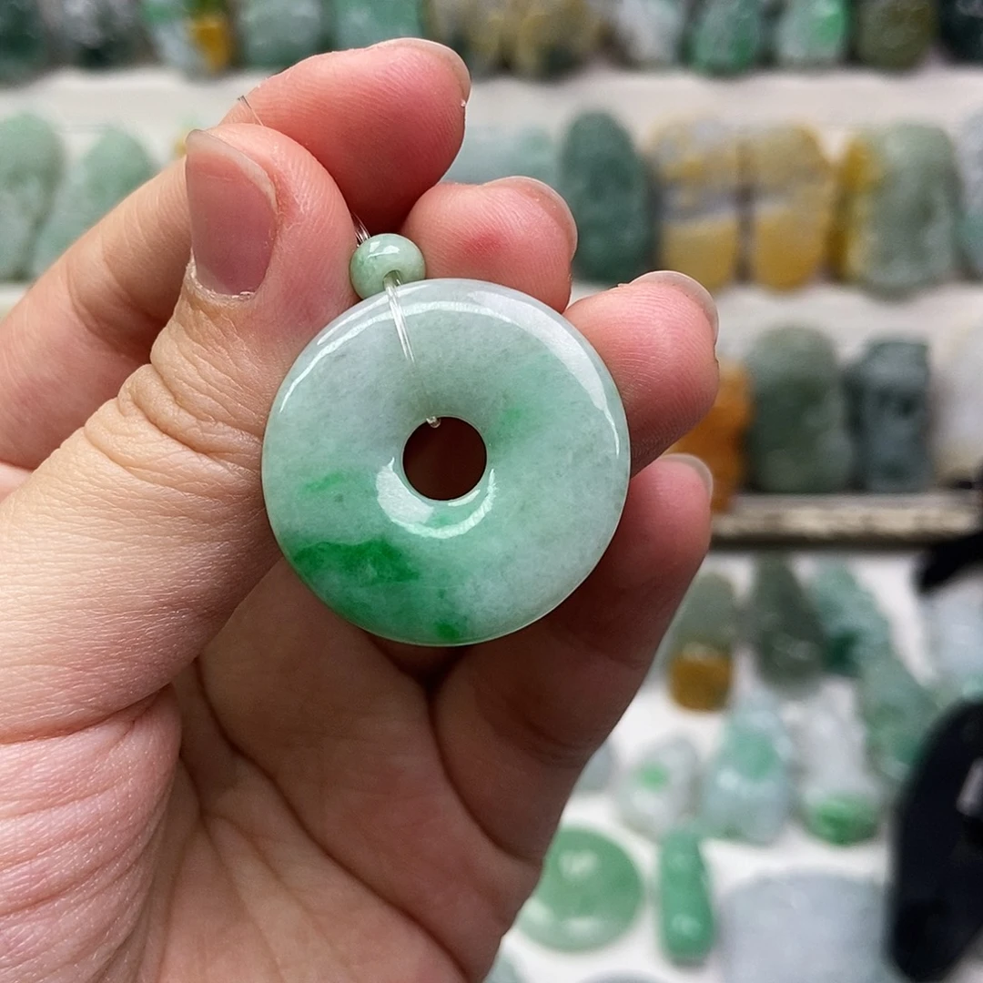 翡翠未镶嵌吊坠(赠链)